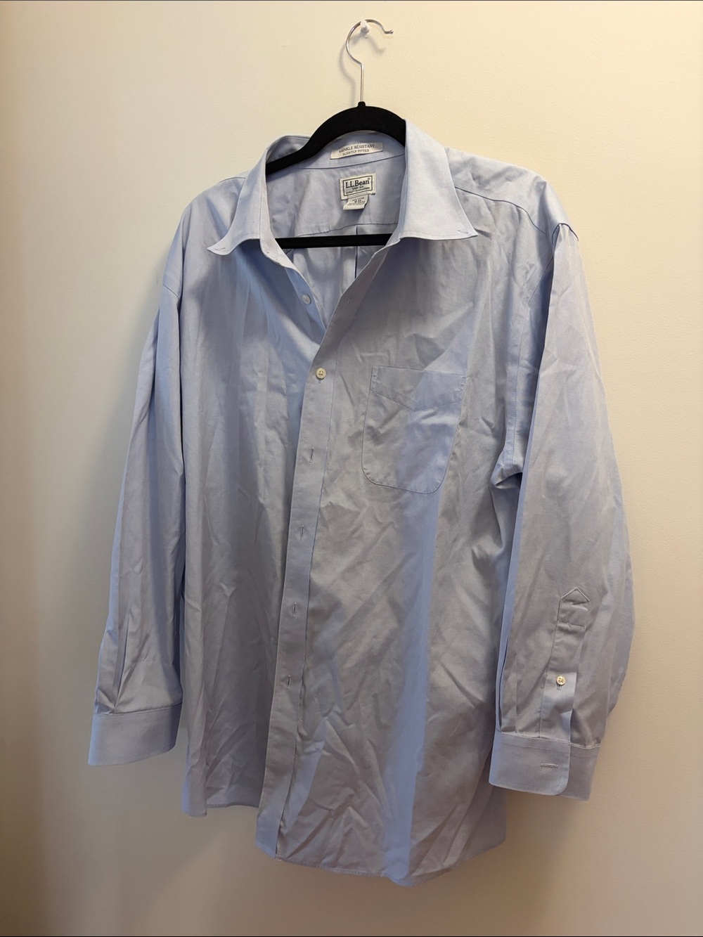 18-33 100% cotton L.L. Bean Men's Light Blue Button-Down Dress Shirt